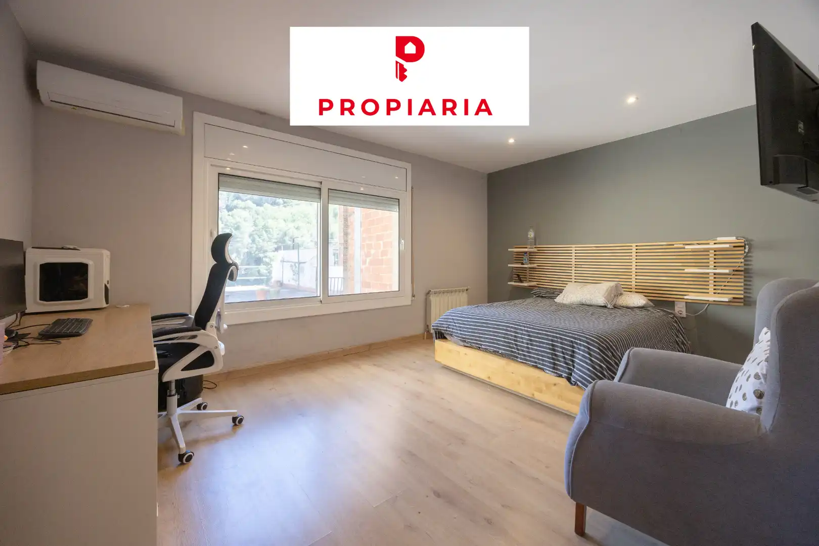 Schlafzimmer von Einfamilien-Reihenhaus zum Verkauf in Vallirana mit Klimaanlage, Heizung und Privatgarten