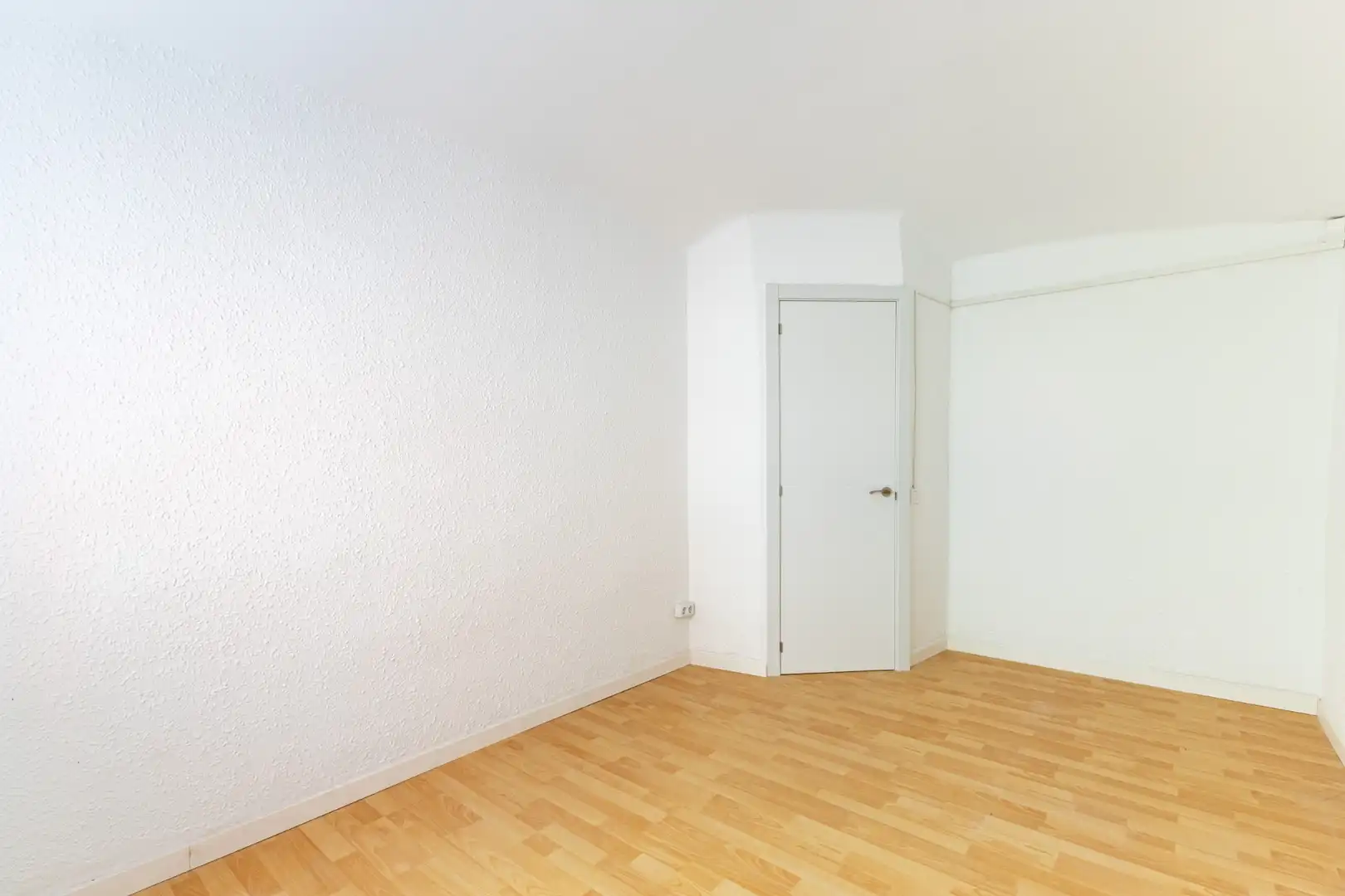 Habitación de Piso en venta en L'Hospitalet de Llobregat con Parquet, Horno y Balcón