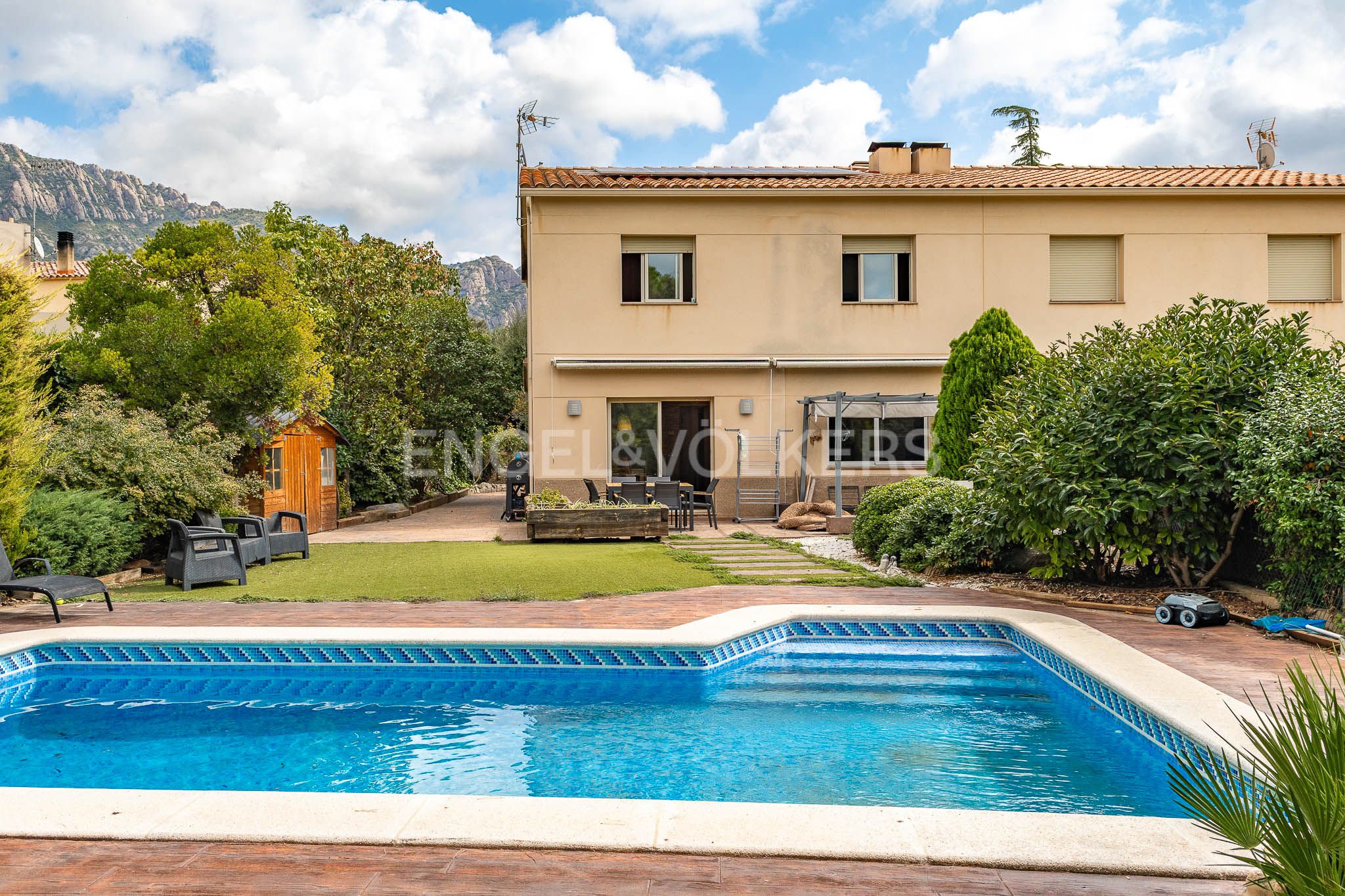 Vista exterior de Casa o xalet de lloguer en Collbató amb Aire condicionat, Calefacció i Jardí privat