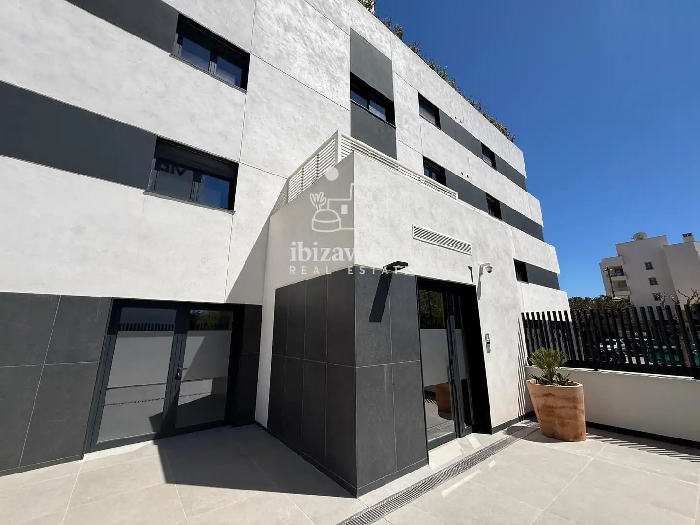 Vista exterior de Pis de lloguer en Eivissa amb Aire condicionat, Terrassa i Piscina