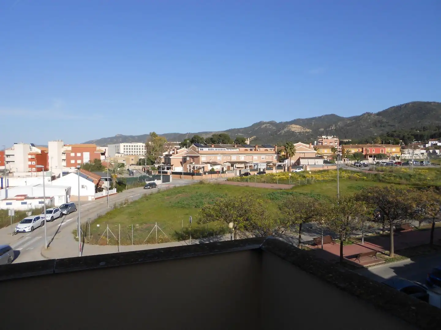 Außenansicht von Einfamilien-Reihenhaus zum Verkauf in Murcia mit Klimaanlage, Heizung und Privatgarten