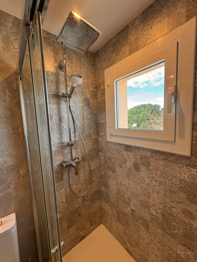 Baño de Apartamento de alquiler en Castell d'Aro, Platja d'Aro i s'Agaró con Jardín privado, Piscina y Horno