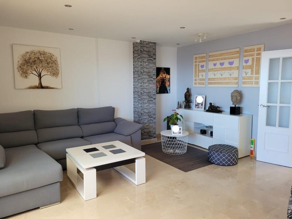 Sala d'estar de Pis en venda en  Ceuta Capital amb Terrassa, Piscina i Moblat