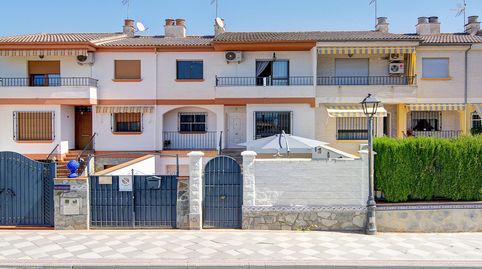 Foto 2 von Einfamilien-Reihenhaus zum Verkauf in Atarfe, Granada
