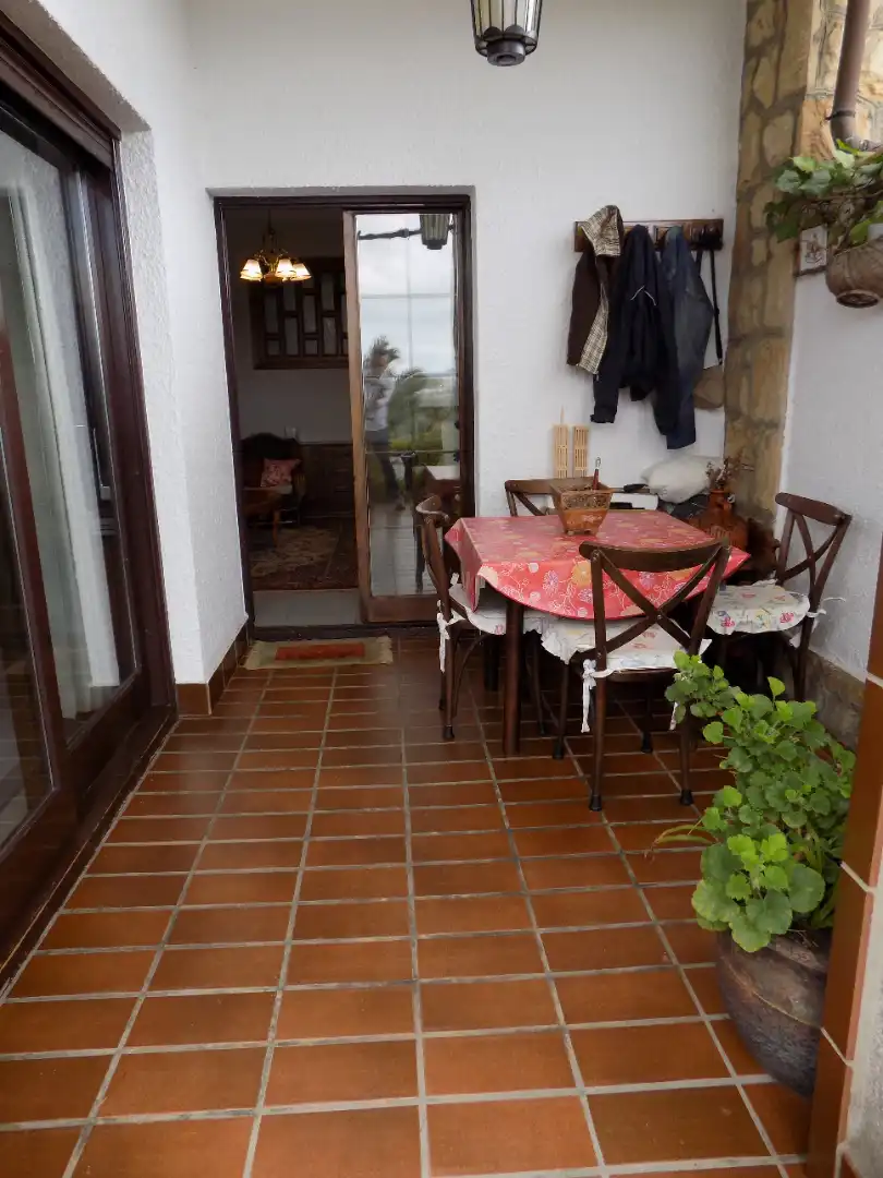 Terrassa de Casa adosada en venda en Gijón  amb Calefacció, Jardí privat i Terrassa