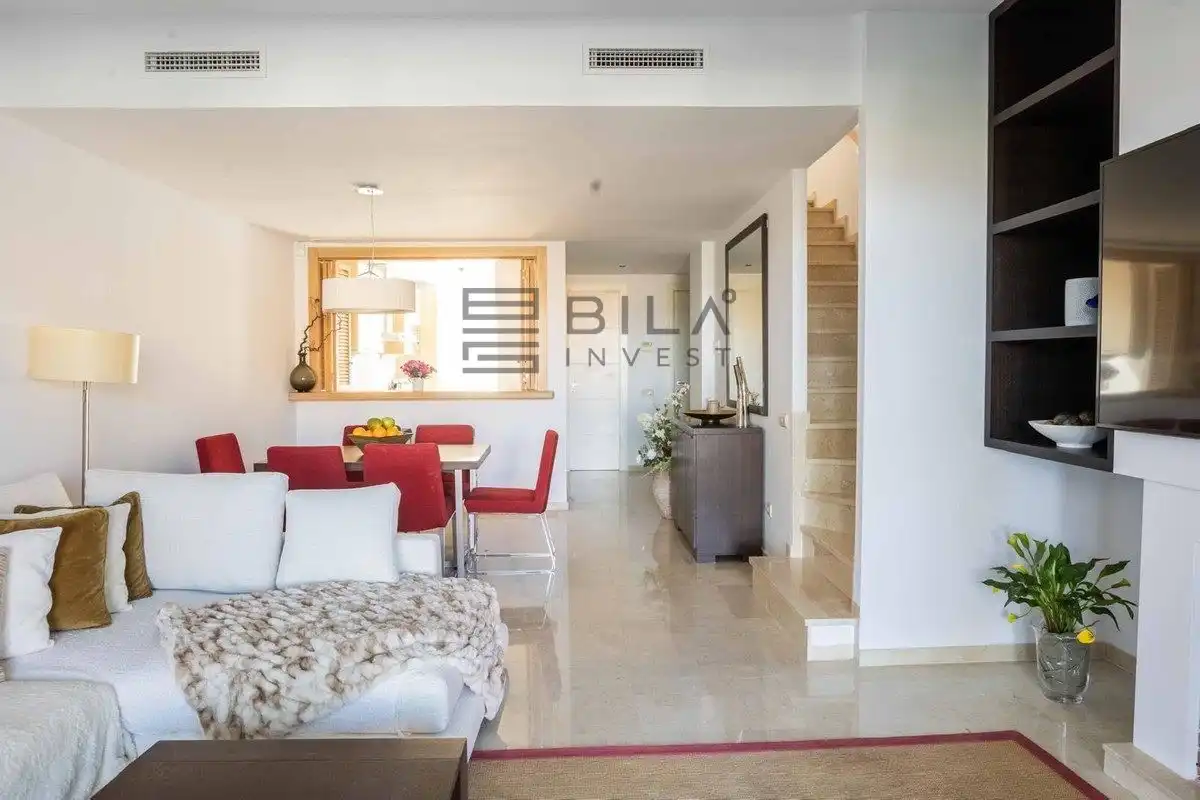 Adosado con piscina en venta en Urb. Montealto, imagen 4