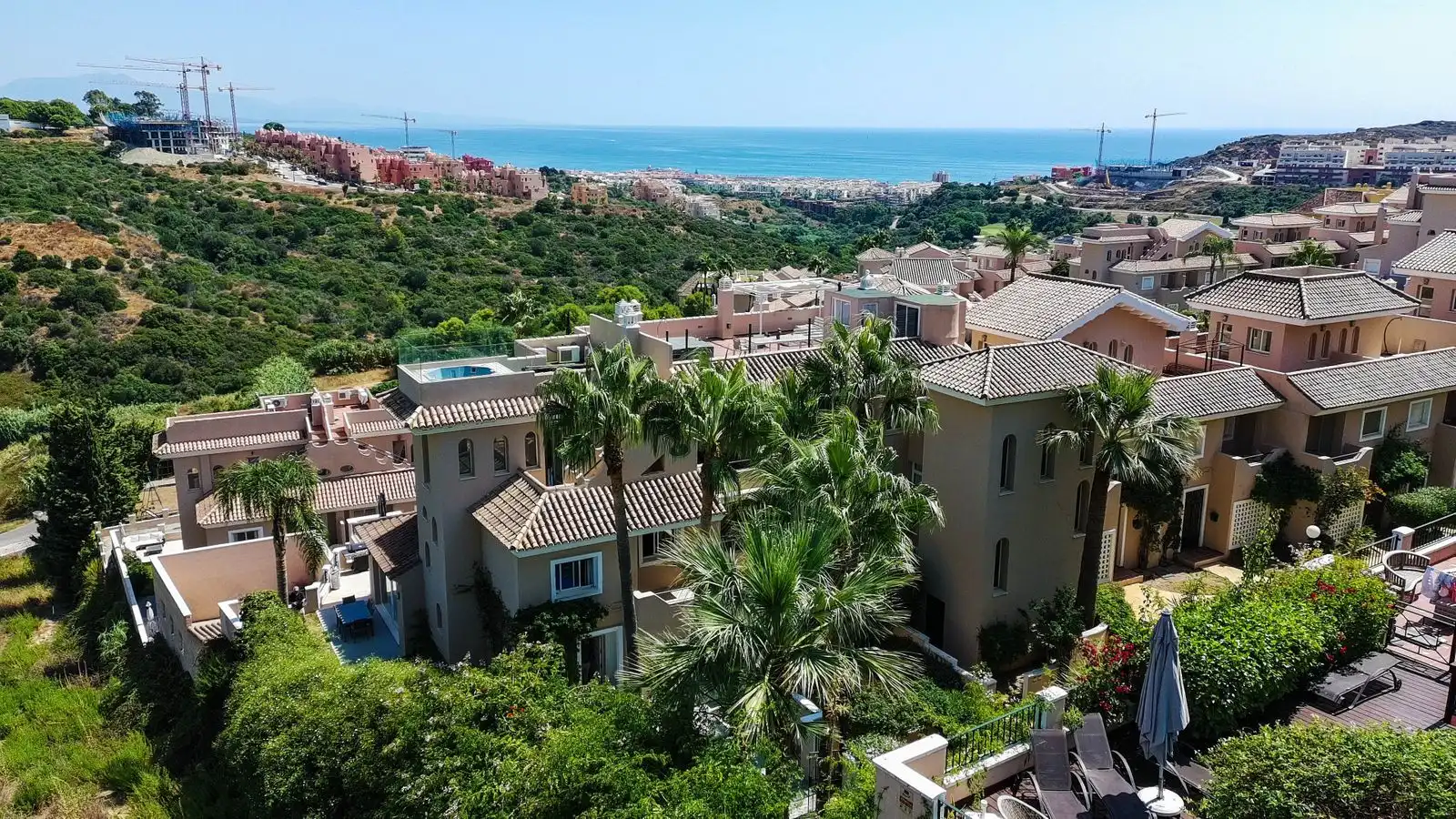 Vista exterior de Casa adosada en venta en Manilva con Aire acondicionado, Piscina y Amueblado