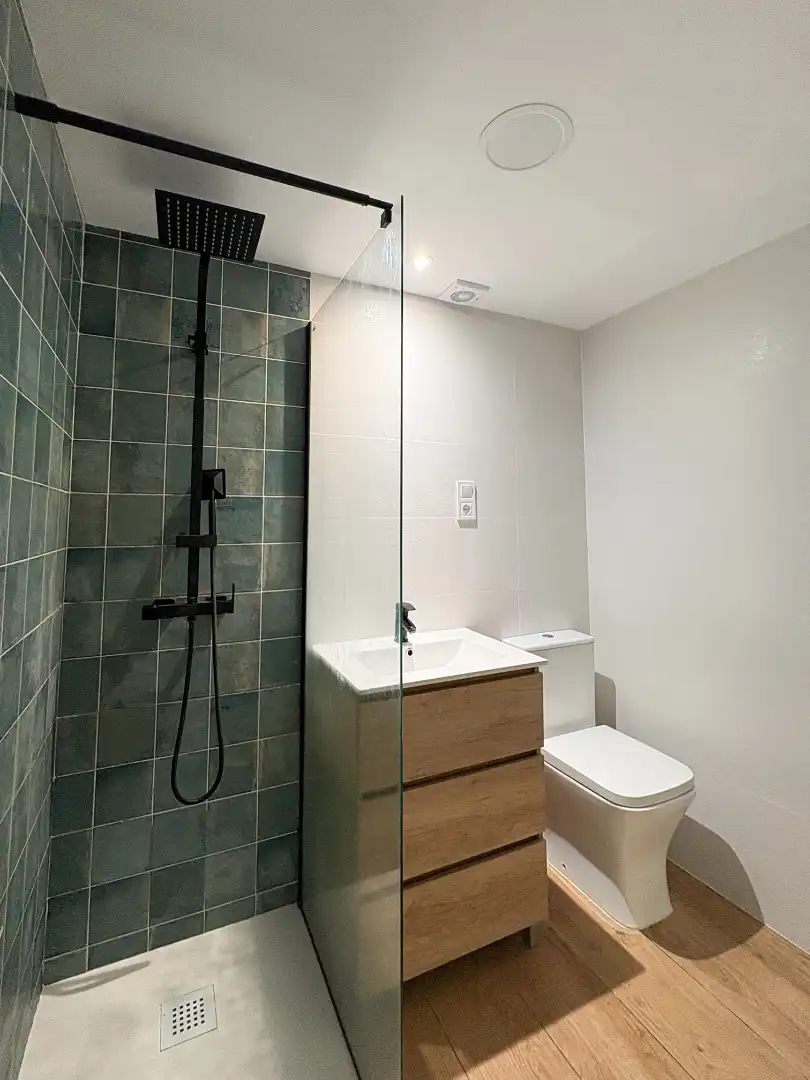 Baño de Oficina de alquiler en Collado Villalba con Aire acondicionado