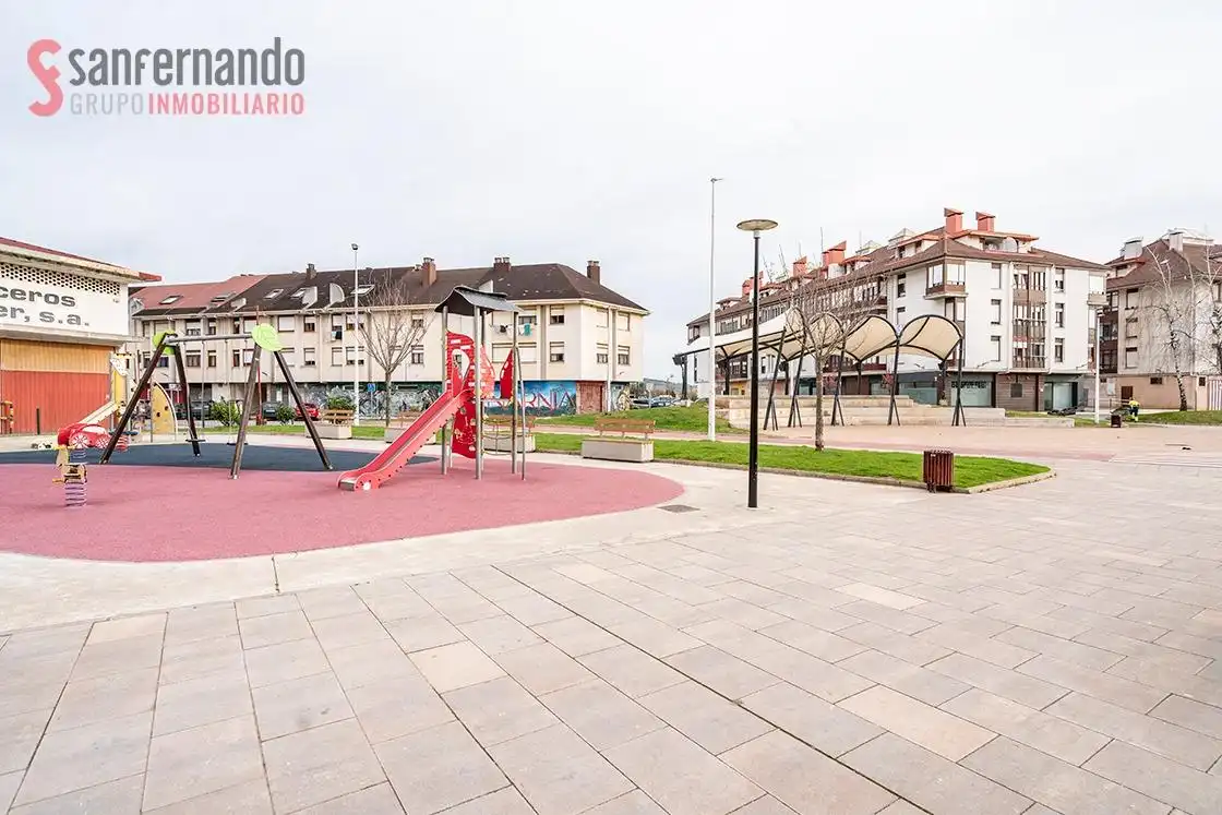Vista exterior de Piso en venta en Cartes con Calefacción