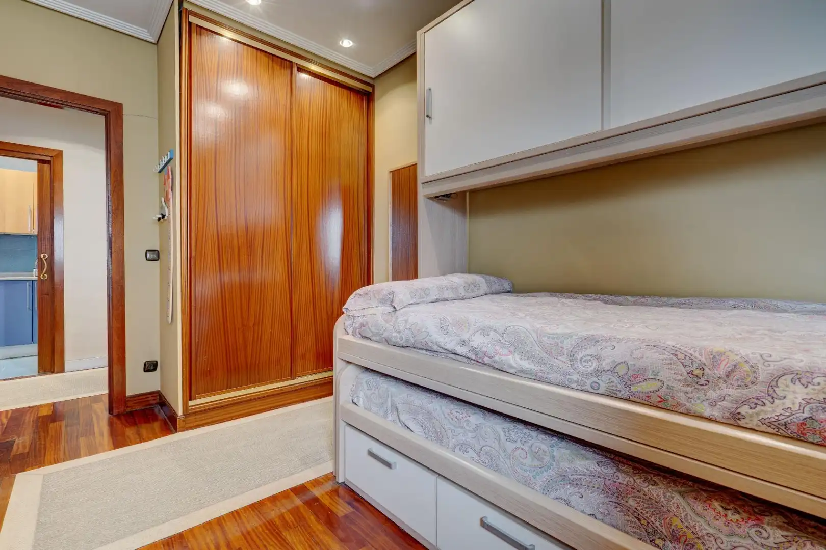 Habitación de Piso en venta en Donostia - San Sebastián  con Calefacción, Trastero y Amueblado