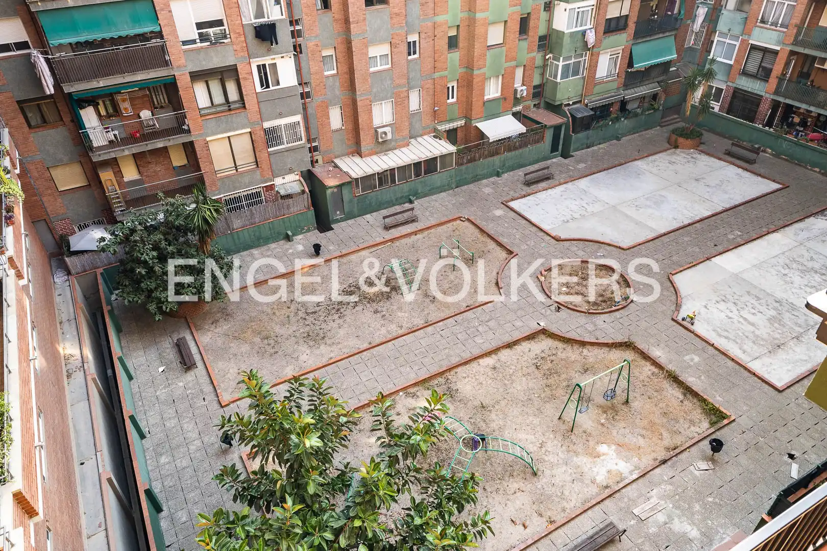 Terrasse von Wohnung zum Verkauf in Barcelona mit Klimaanlage, Heizung und Privatgarten