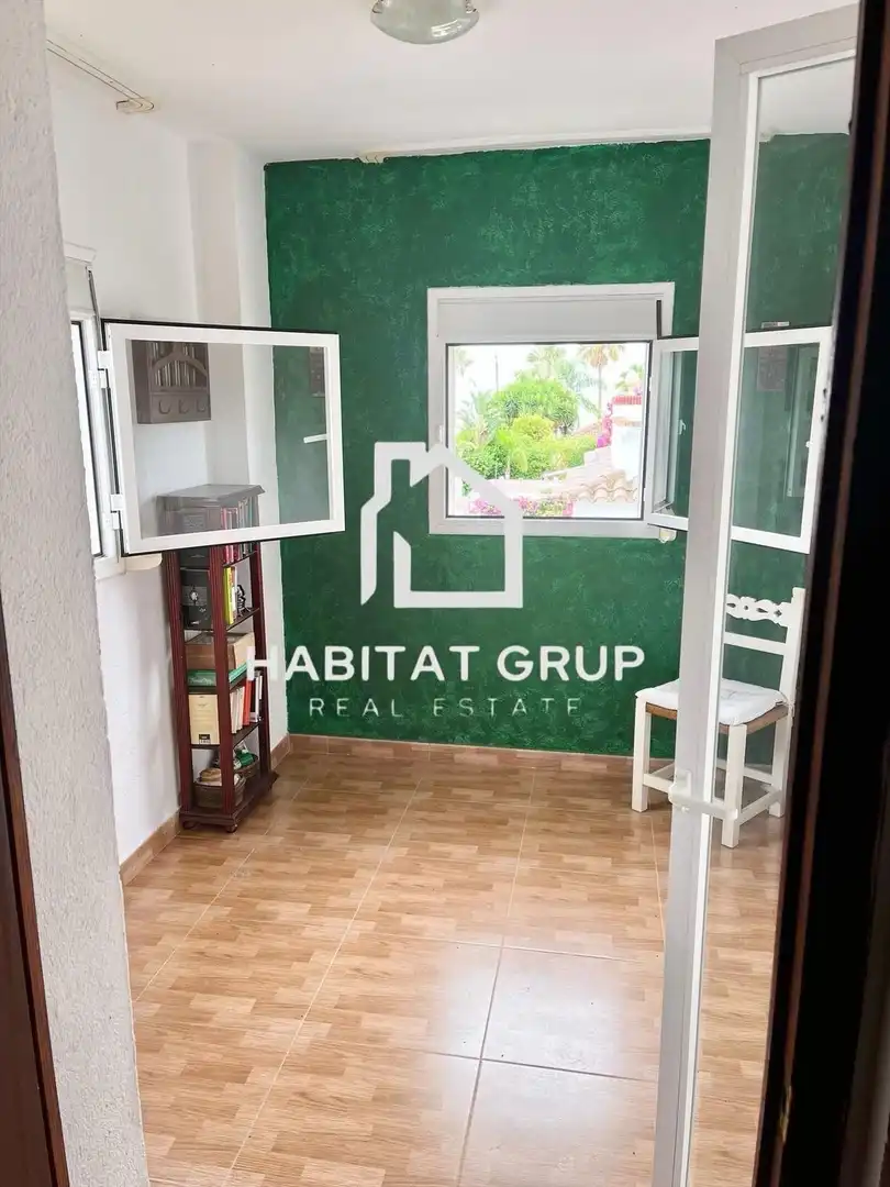 Habitación de Casa adosada en venta en Cambrils con Aire acondicionado, Calefacción y Jardín privado