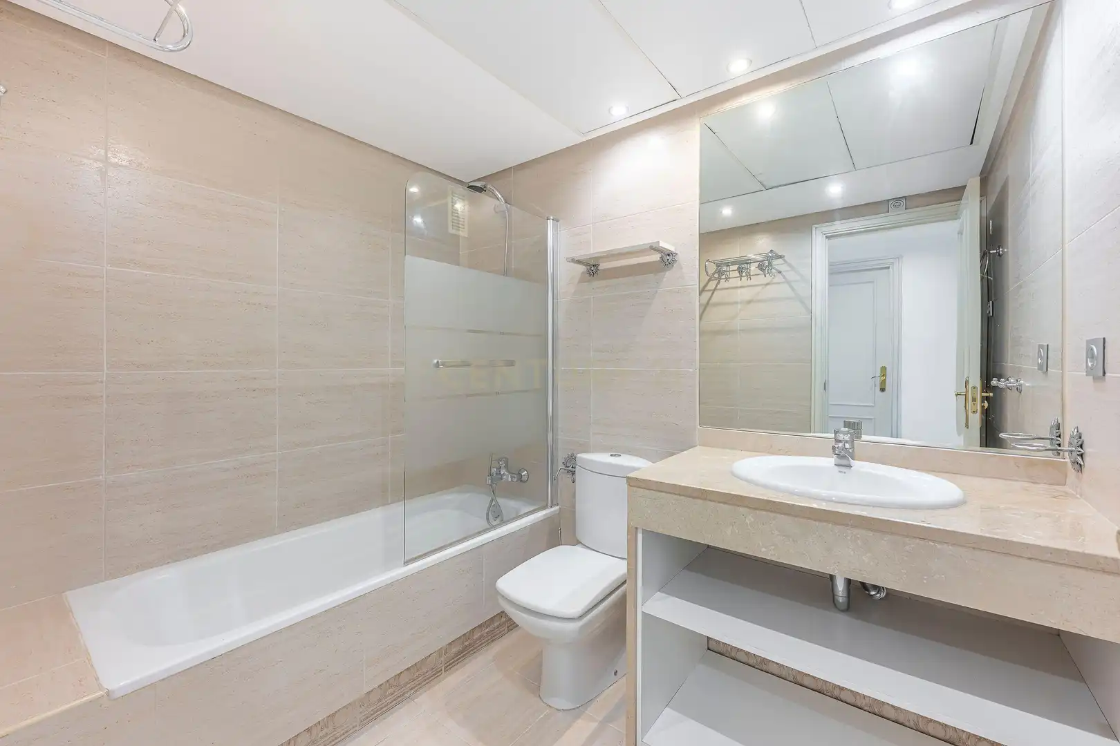 Mini appartamento con piscina in vendita a Calle Ramón Areces, Marbella, Spain Marina Banús 2, imagen 22