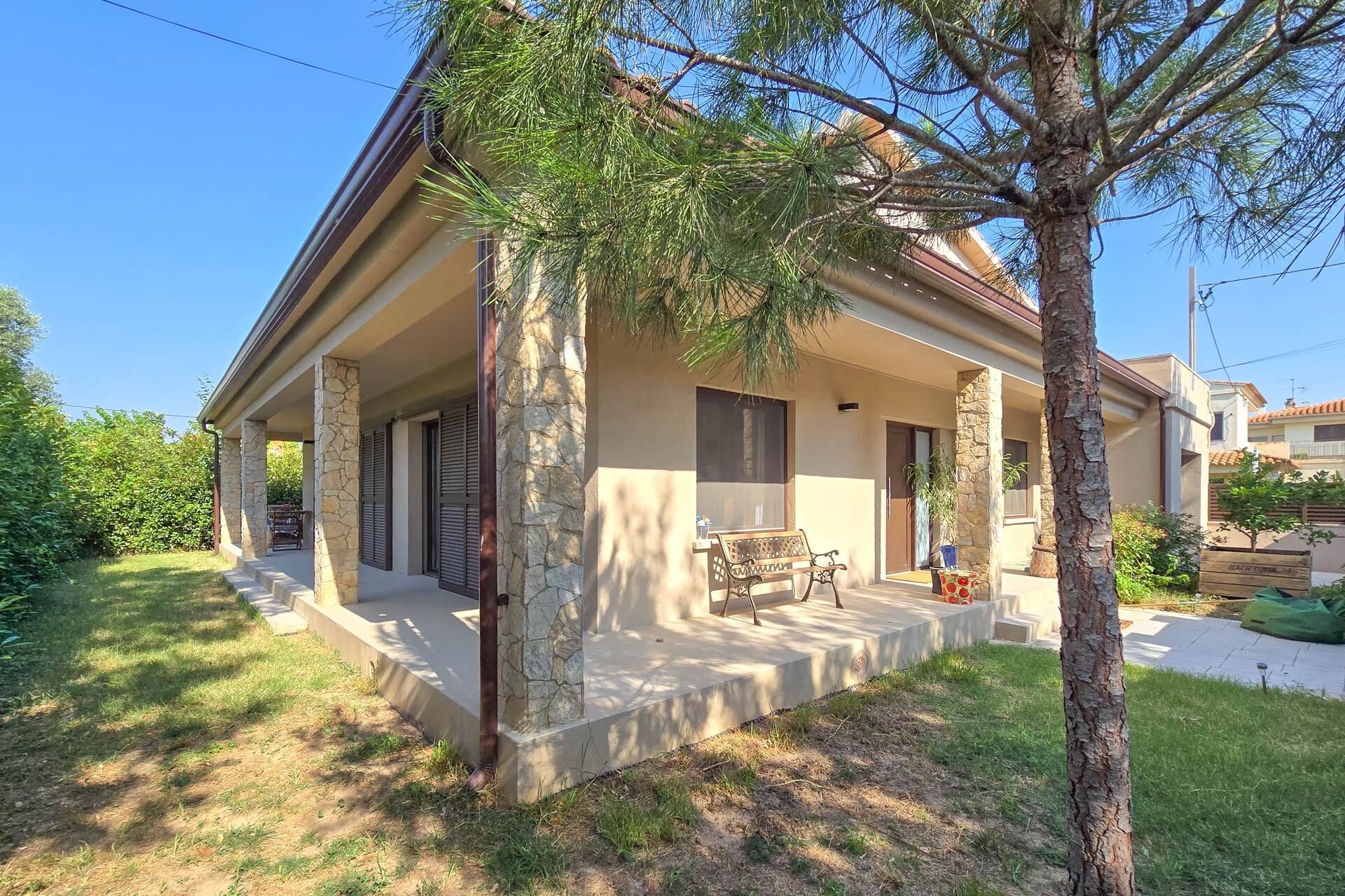 Jardí de Casa o xalet en venda en Sant Pere Pescador amb Parquet i Moblat
