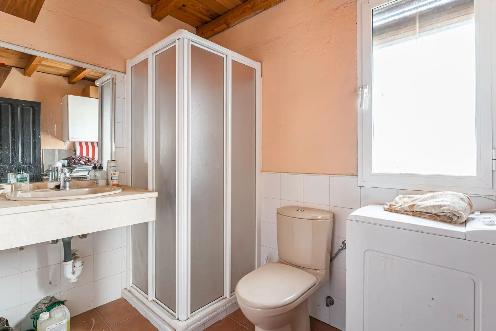Badezimmer von Country house zum Verkauf in Toledo mit Privatgarten, Terrasse und Abstellraum