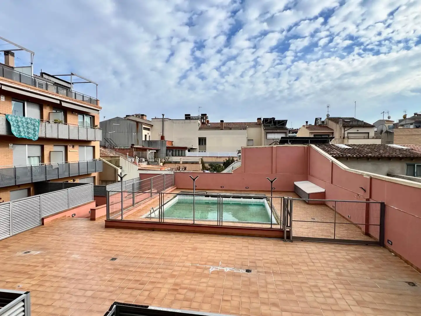 Swimming pool of Flat for sale in Sabadell  with Air Conditioner, Heating and Terrace