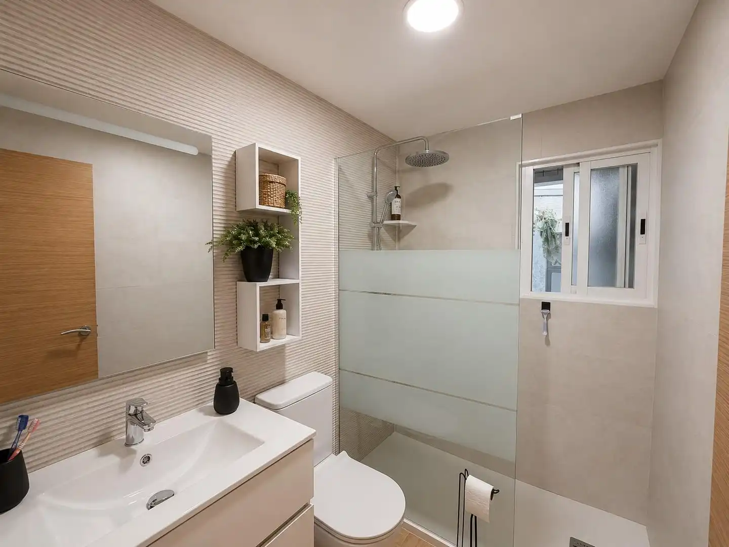Bathroom of Flat for sale in Benidorm  with Air Conditioner and Terrace
