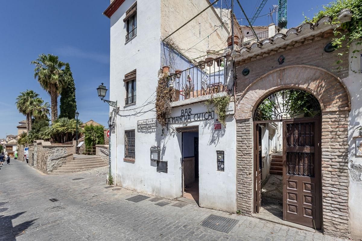 Exterior view of Building for sale in  Granada Capital