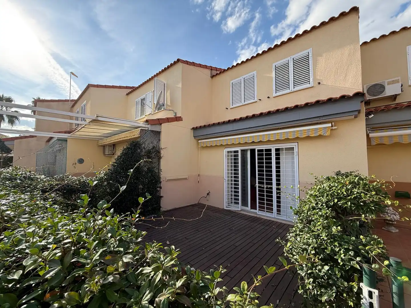 Vista exterior de Casa adosada de lloguer en Canet d'En Berenguer amb Aire condicionat, Calefacció i Jardí privat