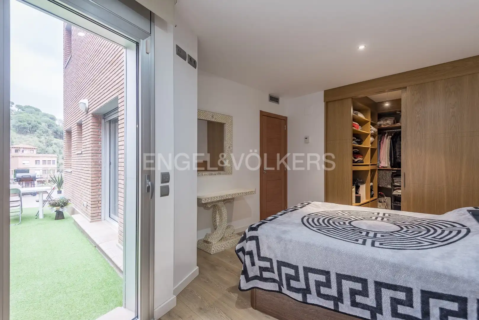 Schlafzimmer von Wohnung zum Verkauf in Barcelona mit Klimaanlage, Heizung und Privatgarten