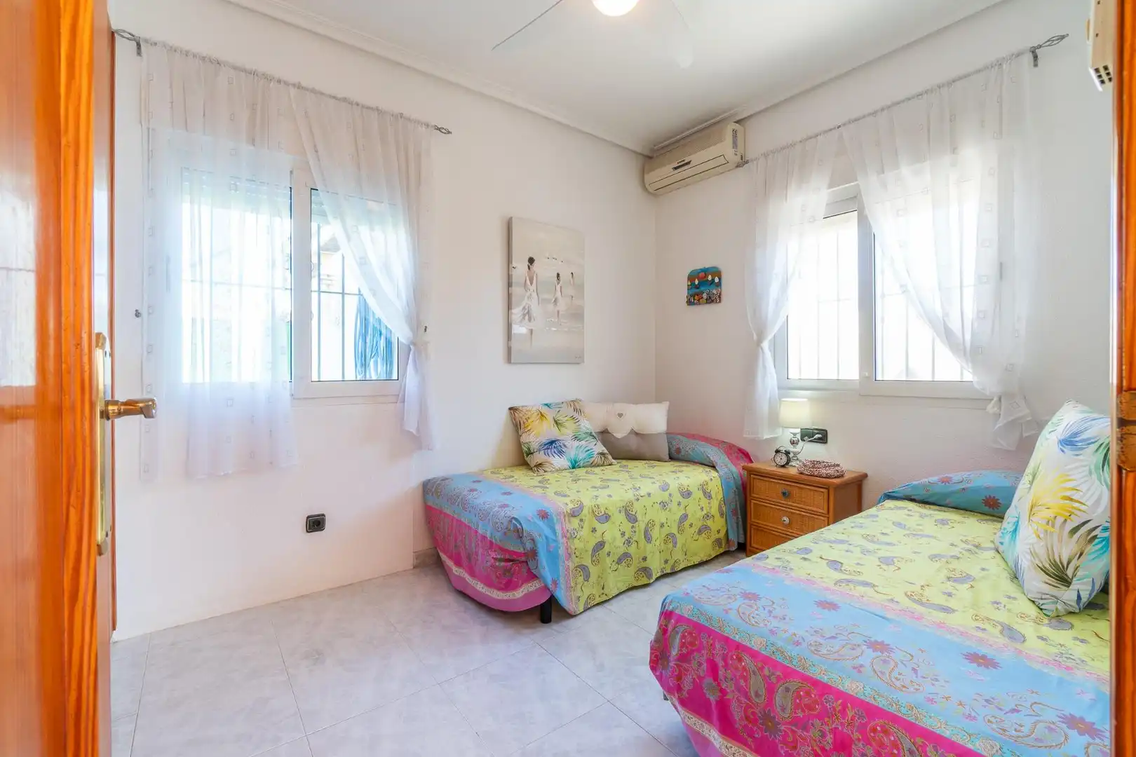 Dormitori de Casa o xalet en venda en Orihuela amb Aire condicionat, Jardí privat i Terrassa