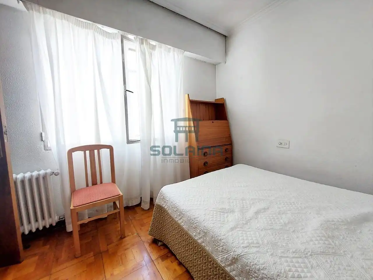 Habitación de Piso en venta en Ourense Capital  con Calefacción, Parquet y Balcón