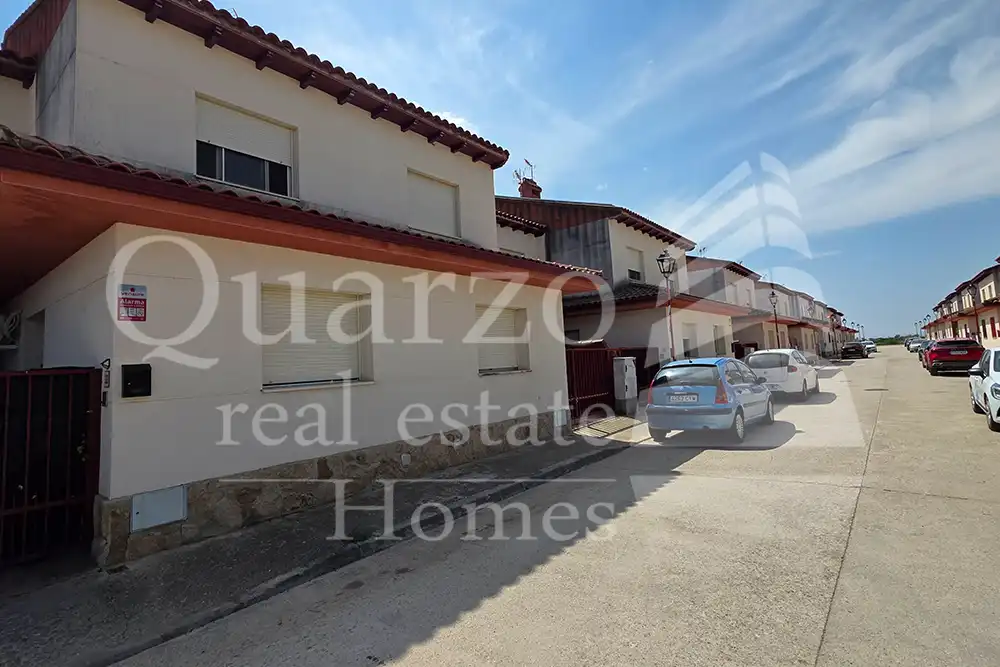 Vista exterior de Casa o chalet en venta en Lucillos con Trastero
