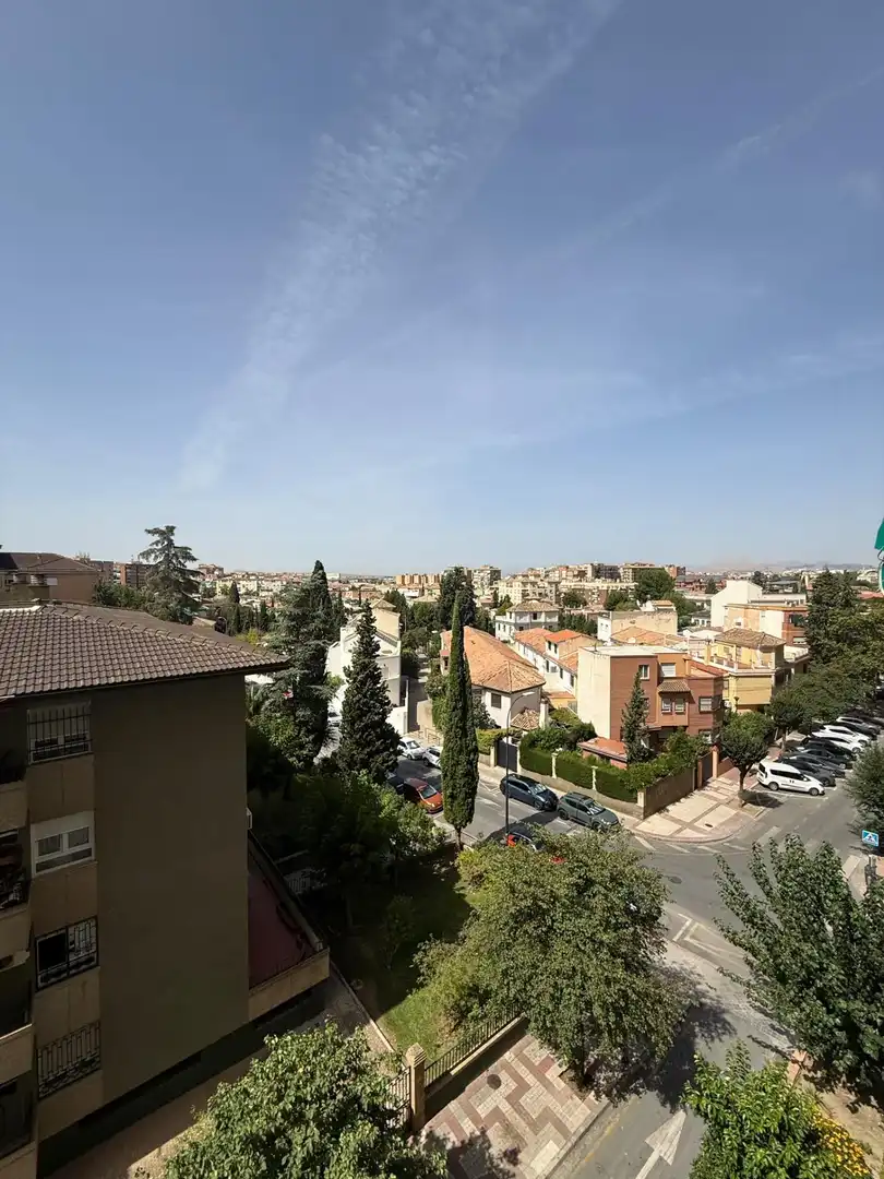 Vista exterior de Piso de alquiler en Granada con Terraza