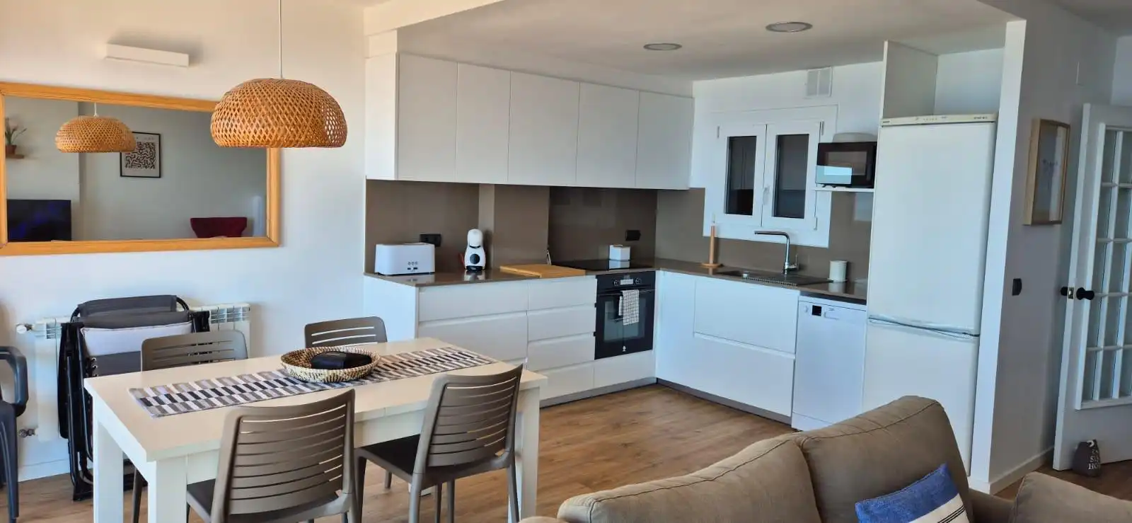 Cuina de Apartament de lloguer en Calonge i Sant Antoni amb Moblat