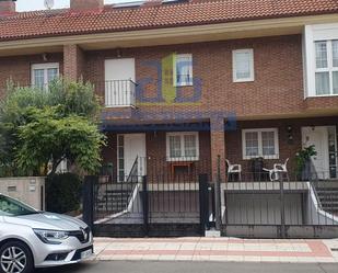 Exterior view of House or chalet for sale in San Andrés del Rabanedo  with Heating, Private garden and Terrace