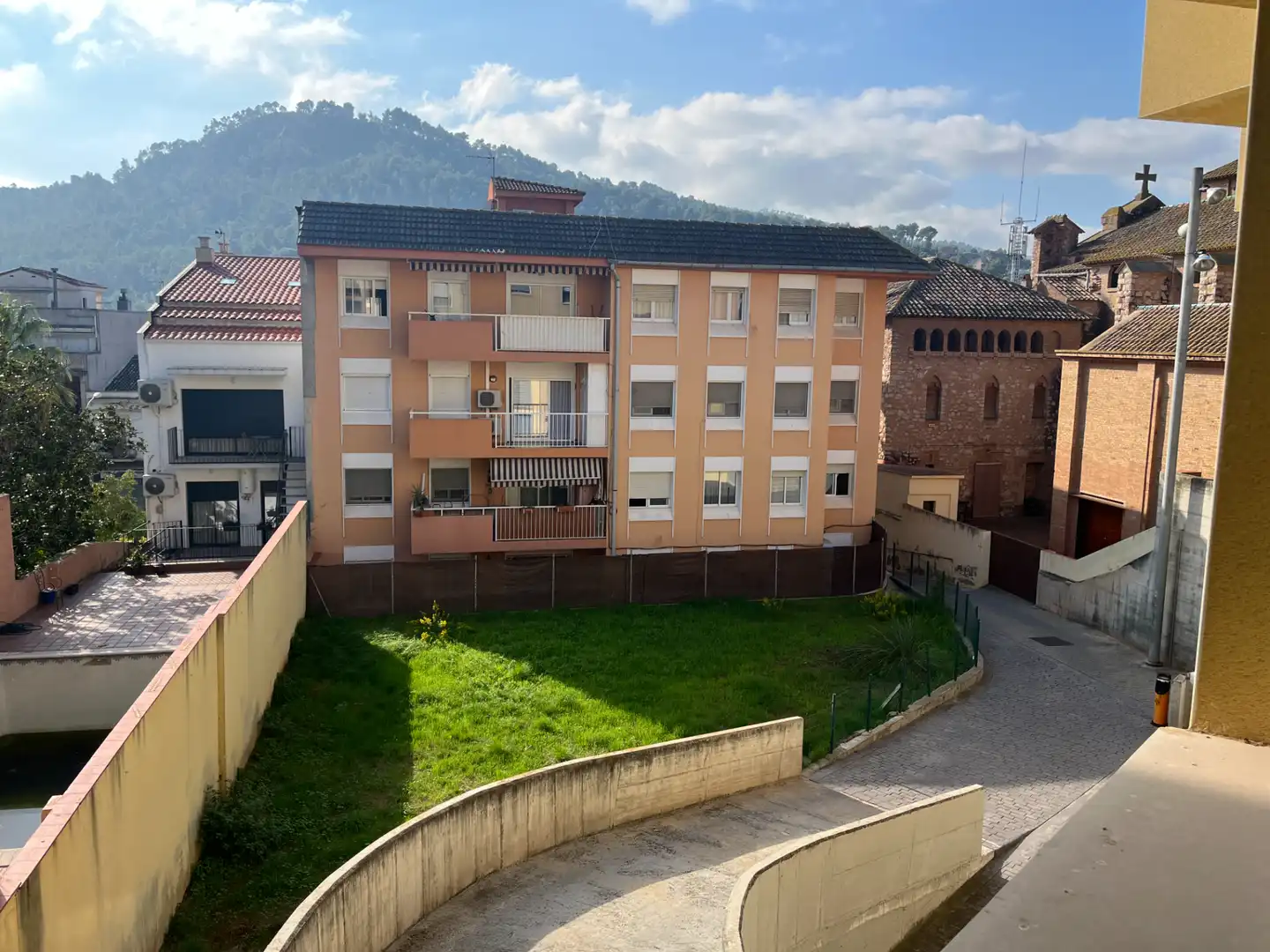 Vista exterior de Oficina en venta en Cervelló, Barcelona