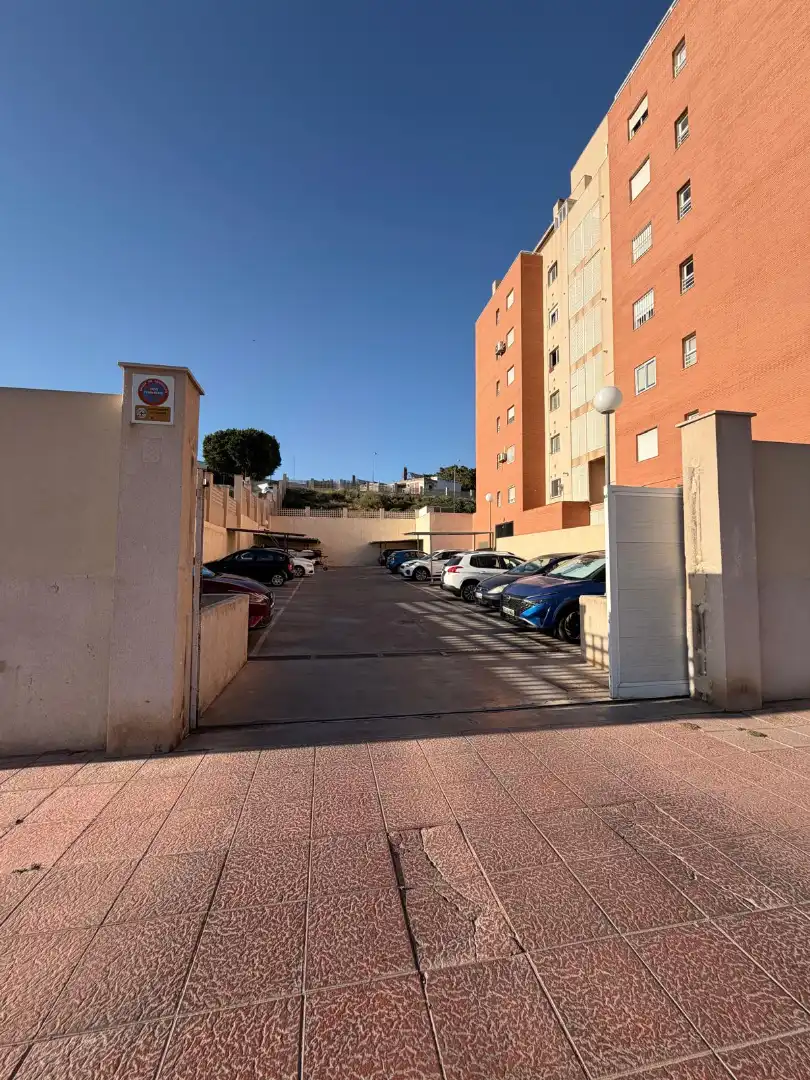 Parking de Piso en venta en Almería con Aire acondicionado, Jardín privado y Terraza