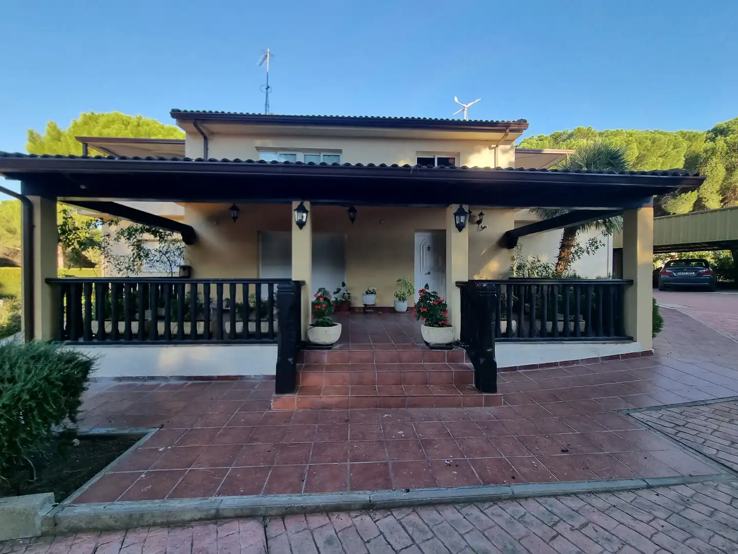 Exterior view of Houses for sale in Laguna de Duero  with Terrace, Storage room and Swimming Pool