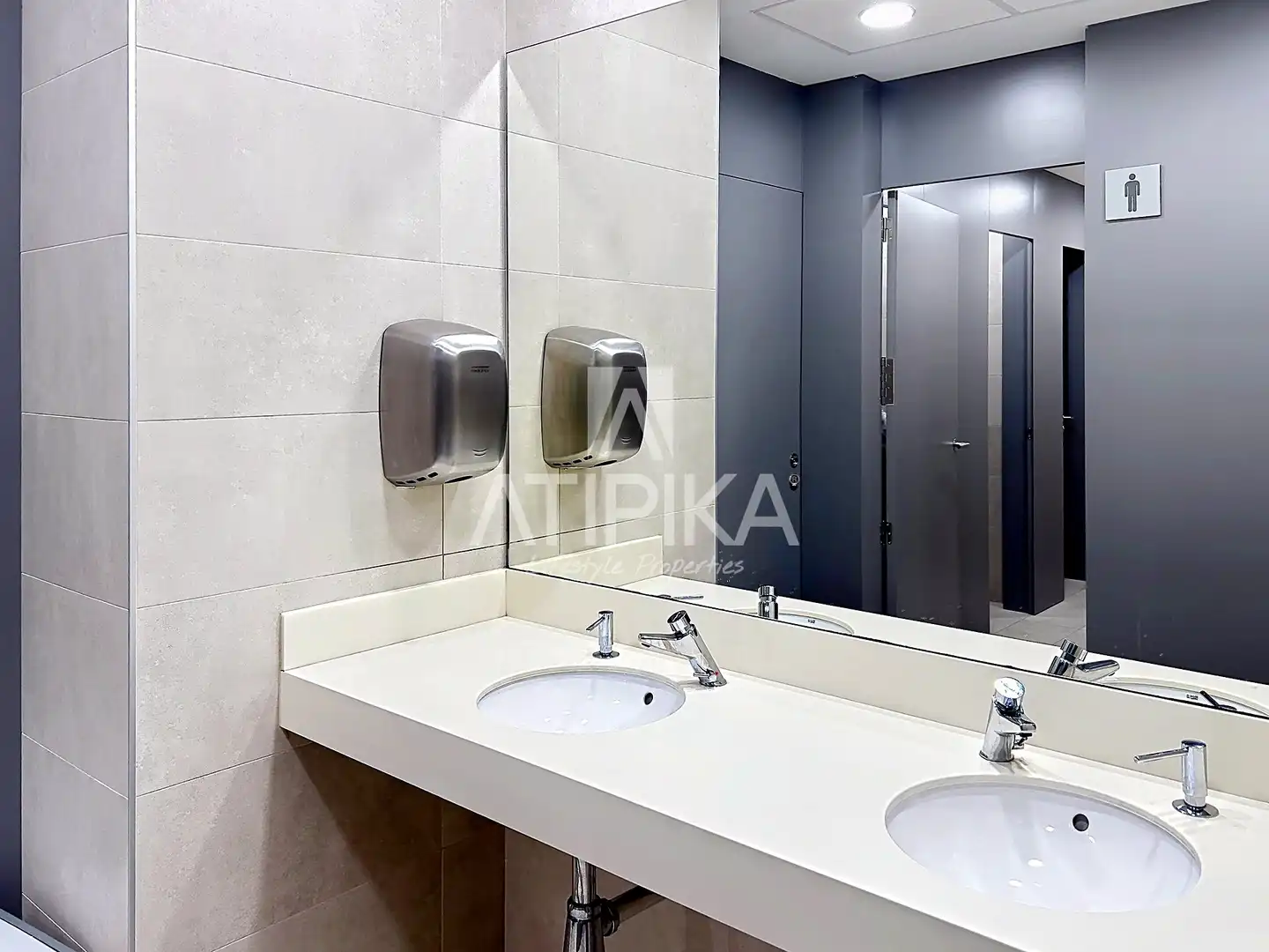 Badezimmer von Büro zur Miete in Barcelona mit Klimaanlage