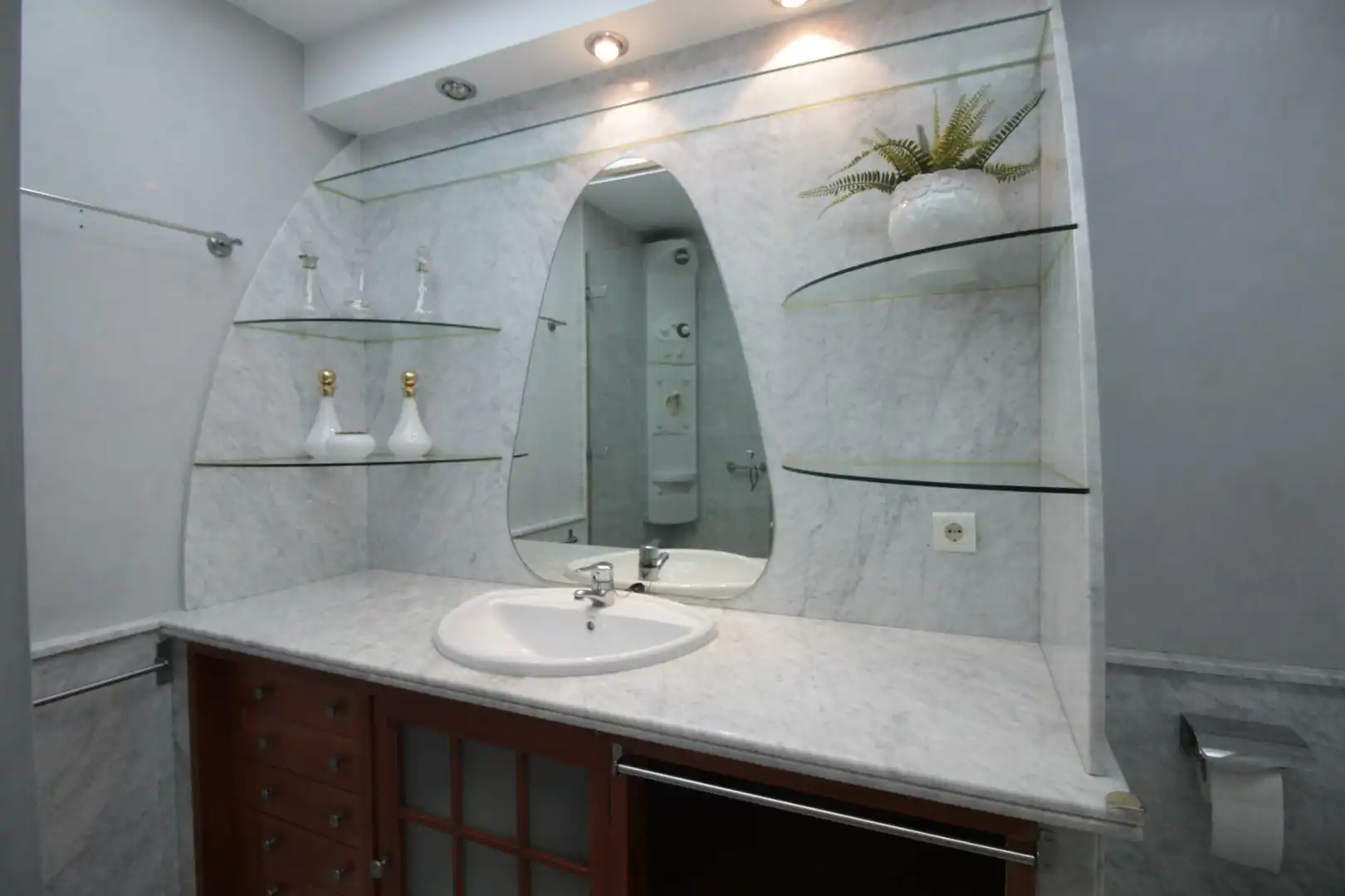 Baño de Piso en venta en Sevilla con Balcón y Jacuzzi