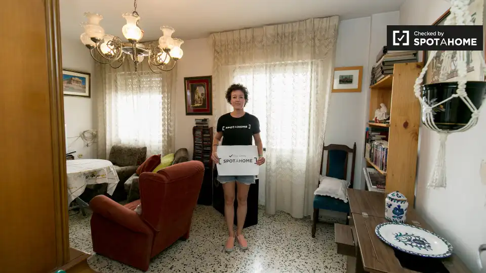 Habitación de Piso de alquiler en Granada con Aire acondicionado, Calefacción y Amueblado