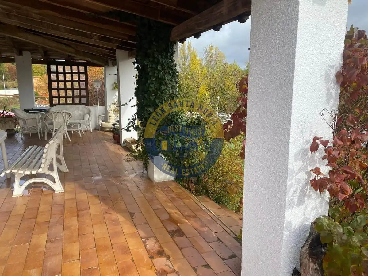 Terraza de Casa o chalet en venta en Garrafe de Torío con Calefacción, Jardín privado y Parquet