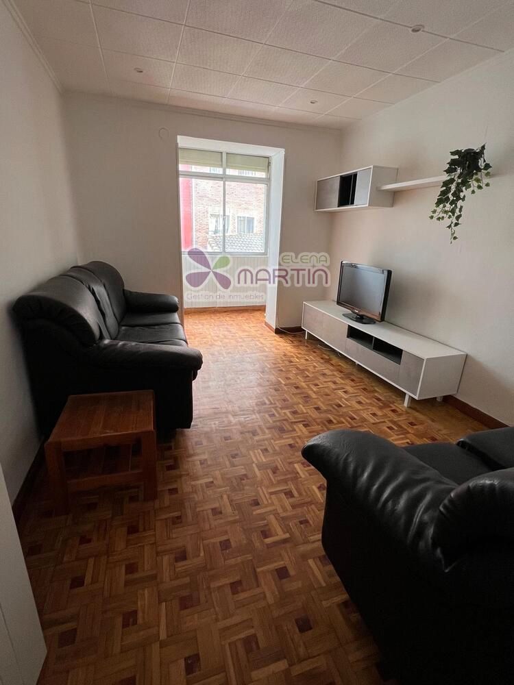 Sala d'estar de Pis de lloguer en Burgos Capital amb Moblat