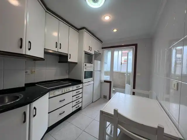 Cocina de Piso en venta en A Coruña Capital  con Calefacción, Parquet y Terraza