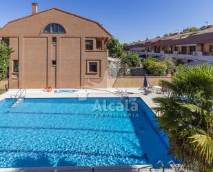 Swimming pool of Single-family semi-detached for sale in Alcalá de Henares  with Air Conditioner, Terrace and Swimming Pool