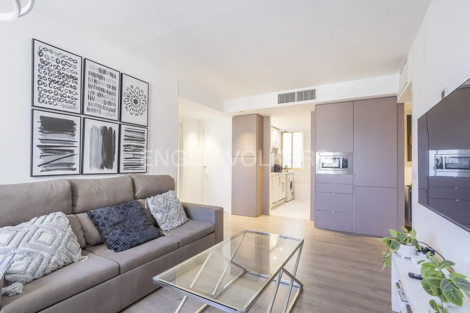Living room of Flat for rent in Madrid  with Air Conditioner, Heating and Furnished