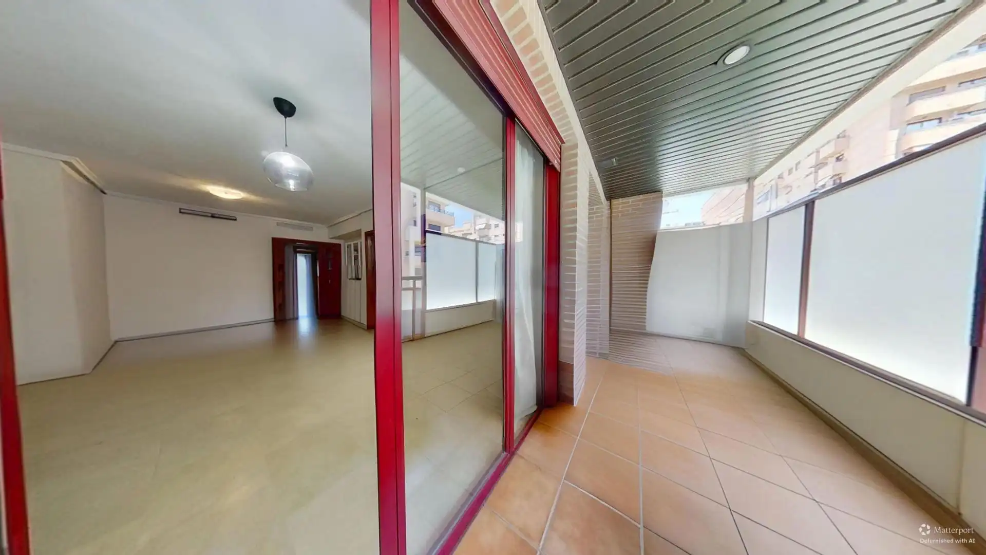 Wohnung zum Verkauf in Valencia mit Klimaanlage, Privatgarten und Terrasse