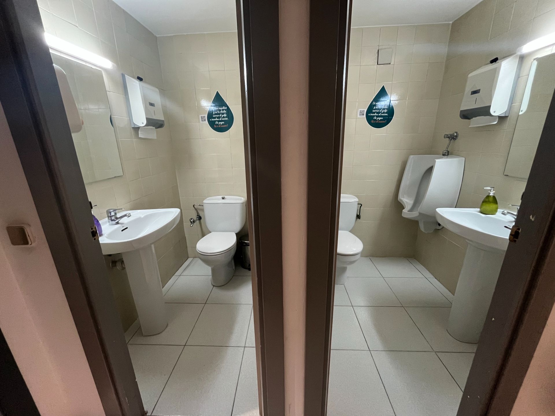 Bathroom of Office for sale in Girona Capital  with Air Conditioner, Heating and Terrace