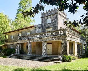 Vista exterior de Casa o xalet en venda en Vilagarcía de Arousa amb Jardí privat, Parquet i Terrassa