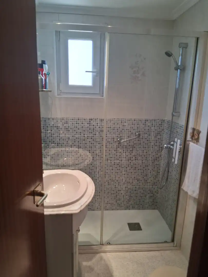 Badezimmer von Wohnung zum Verkauf in Madrid mit Heizung, Parkett und Ofen