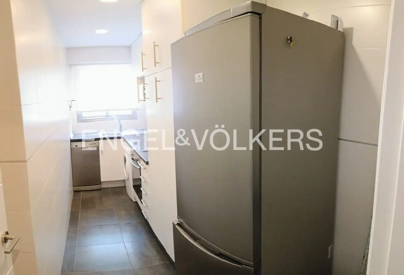 Cocina de Piso de alquiler en Madrid con Calefacción, Terraza y Piscina