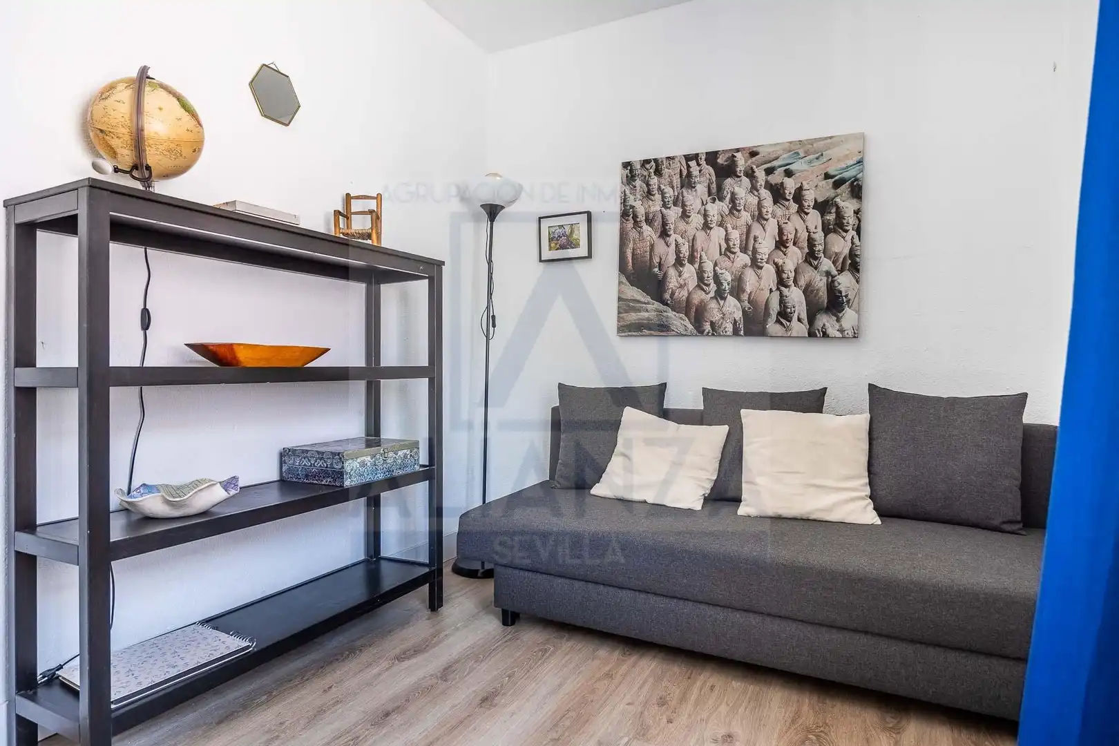 Wohnzimmer von Einfamilien-Reihenhaus zum Verkauf in Mairena del Aljarafe mit Klimaanlage und Privatgarten