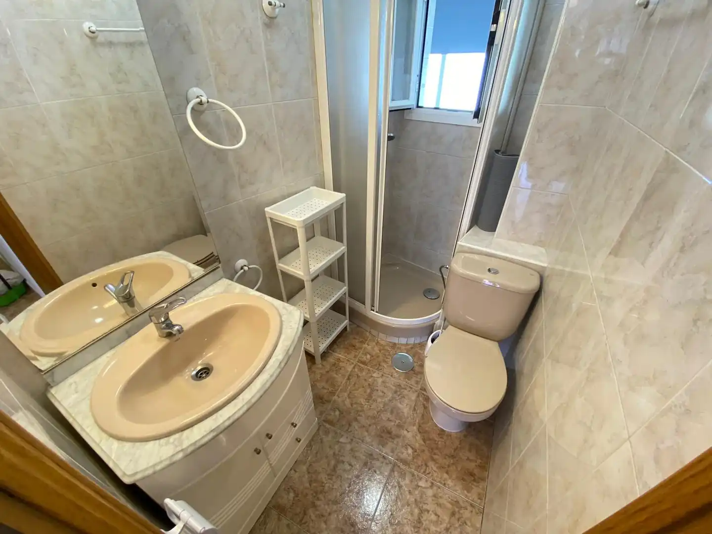 Room in Calle de Pedro Laborde, 10, Portazgo