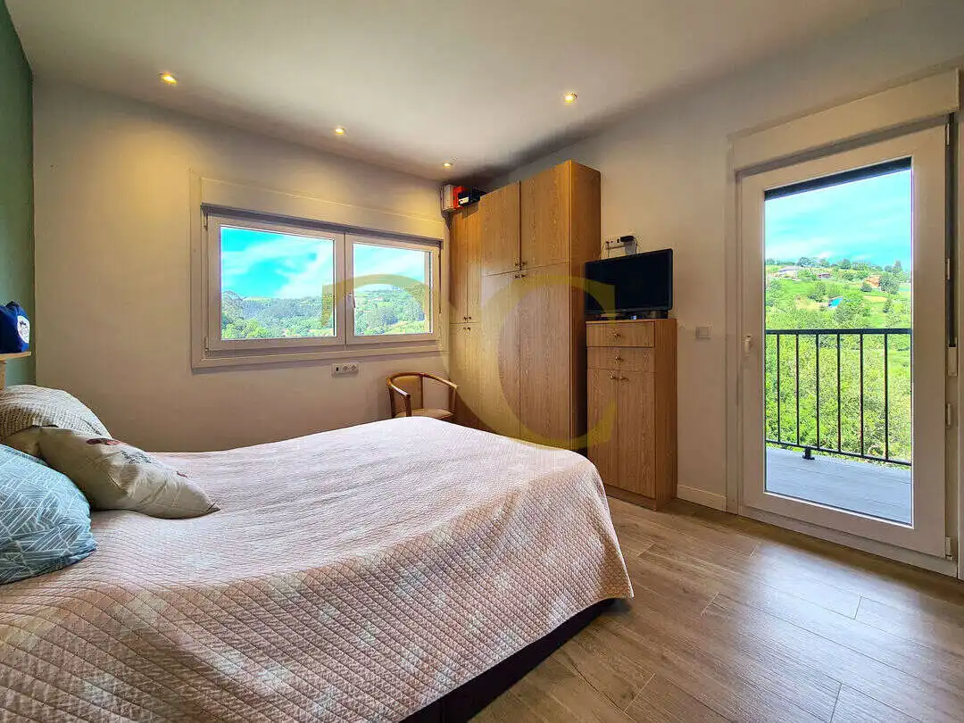Habitación de Casa o chalet en venta en Gijón  con Calefacción, Jardín privado y Balcón