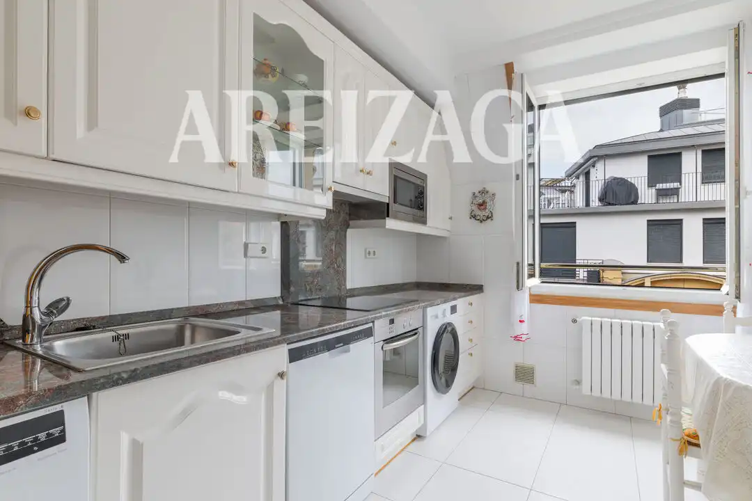 Cocina de Piso en venta en Donostia - San Sebastián  con Calefacción, Terraza y Balcón